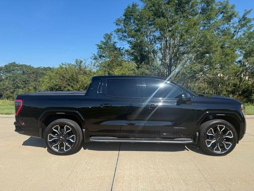 Onyx Black 2025 GMC Sierra EV Extended Range Denali