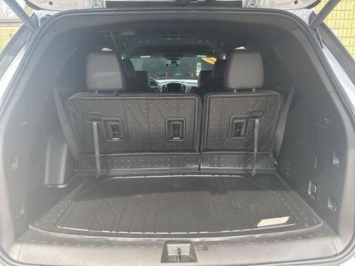 Iridescent Pearl Tricoat 2023 Chevrolet Traverse RS