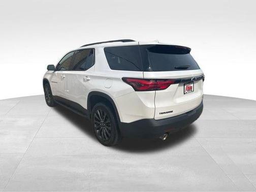 Iridescent Pearl Tricoat 2023 Chevrolet Traverse RS