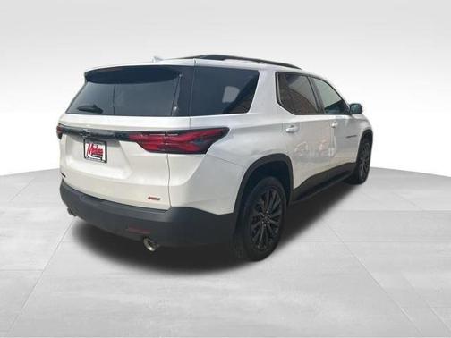 Iridescent Pearl Tricoat 2023 Chevrolet Traverse RS