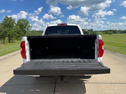 Super White 2019 Toyota Tundra SR5
