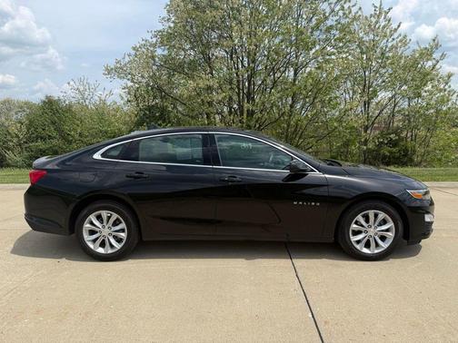 Mosaic Black Metallic 2025 Chevrolet Malibu FWD 1LT