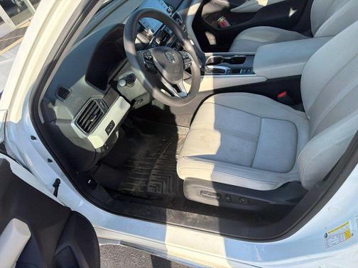 Platinum White Pearl 2018 Honda Accord EX