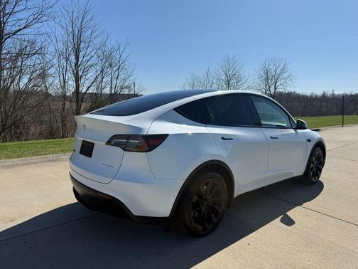 Pearl White Multi-Coat 2022 Tesla Model Y Long Range Dual Motor All-Wheel Drive
