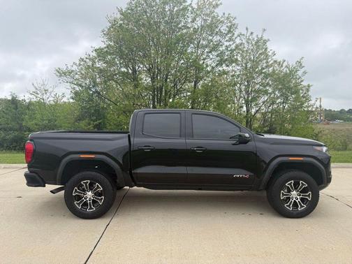 Onyx Black 2024 GMC Canyon AT4