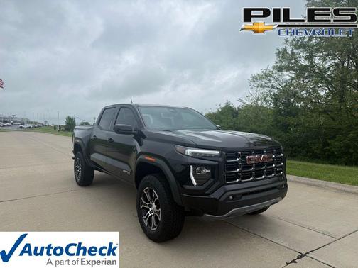 Onyx Black 2024 GMC Canyon AT4