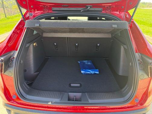 Apex Red 2026 Chevrolet Trax FWD 2RS