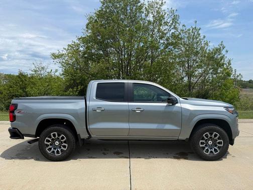 Sterling Gray Metallic 2024 Chevrolet Colorado Z71