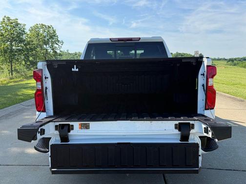 Summit White 2026 Chevrolet Silverado 1500 RST