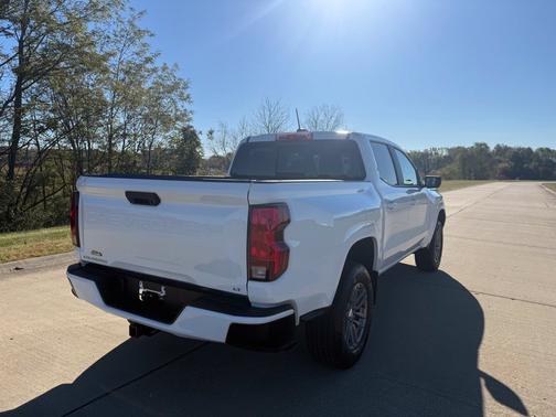 Summit White 2024 Chevrolet Colorado LT