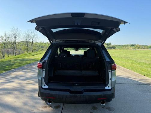 Sterling Gray Metallic 2023 Chevrolet Traverse LT Cloth