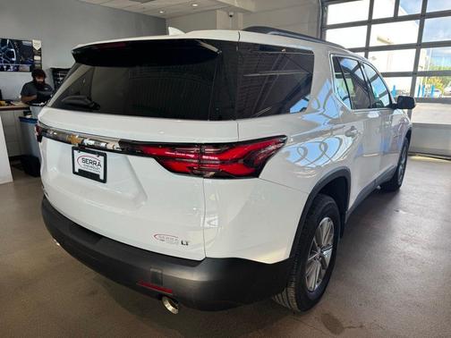 Summit White 2023 Chevrolet Traverse LT Cloth