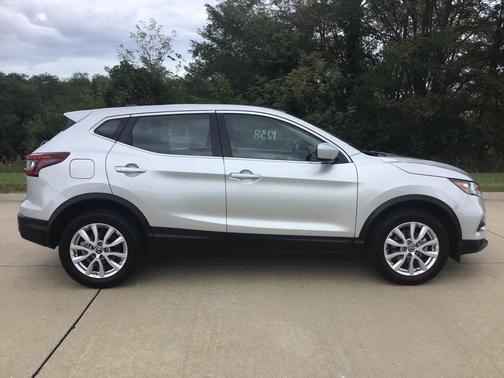 2022 Nissan Rogue Sport S