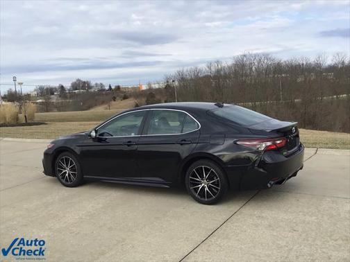 2022 Toyota Camry SE