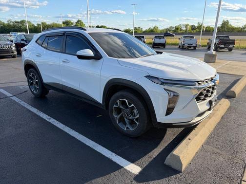 Summit White 2024 Chevrolet Trax LT