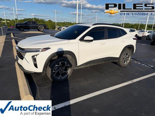 Summit White 2024 Chevrolet Trax LT