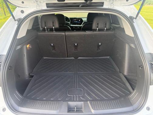 Summit White 2024 Chevrolet Trax LT