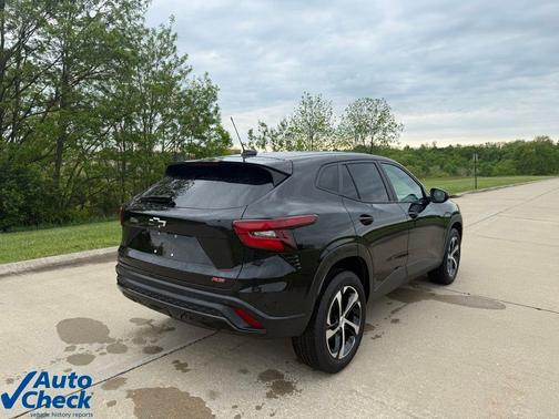 Mosaic Black Metallic 2024 Chevrolet Trax FWD 1RS