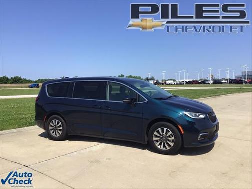 2022 Chrysler Pacifica Hybrid Touring L