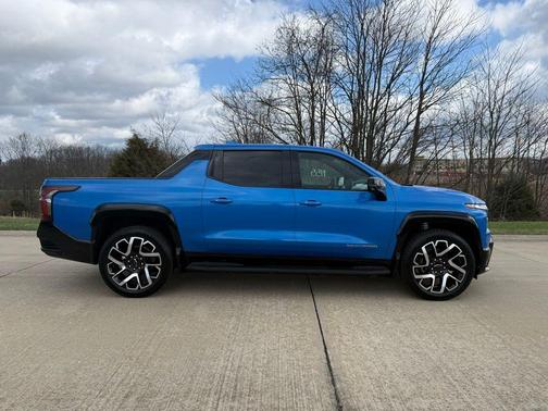 Riptide Blue 2025 Chevrolet Silverado EV RST