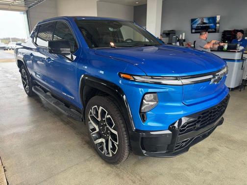 2025 Chevrolet Silverado EV RST