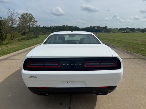 Bright White Clearcoat 2016 Dodge Challenger SXT