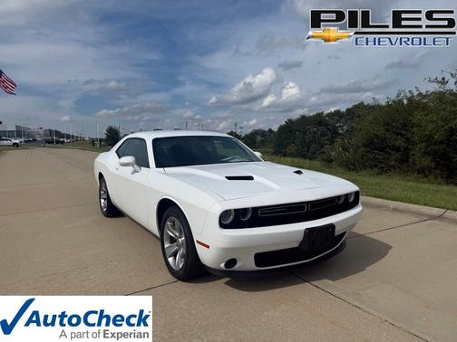 Bright White Clearcoat 2016 Dodge Challenger SXT