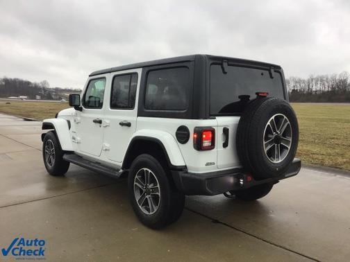 2023 Jeep Wrangler 4-Door Sahara 4x4