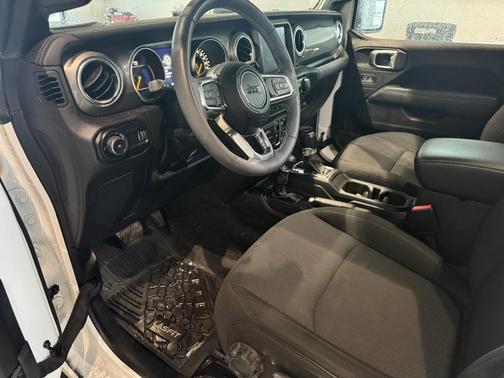 2023 Jeep Wrangler 4-Door Sahara 4x4