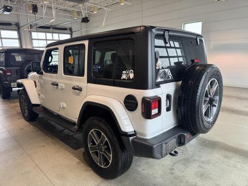 2023 Jeep Wrangler 4-Door Sahara 4x4