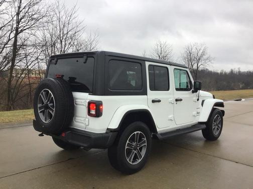 2023 Jeep Wrangler 4-Door Sahara 4x4