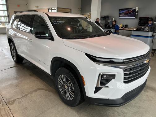 2025 Chevrolet Traverse LT