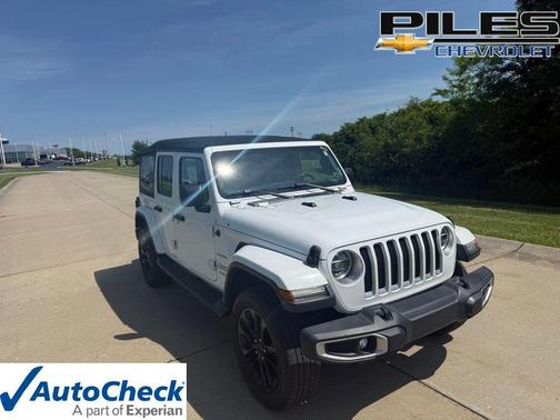 Bright White Clearcoat 2018 Jeep Wrangler Unlimited Sahara