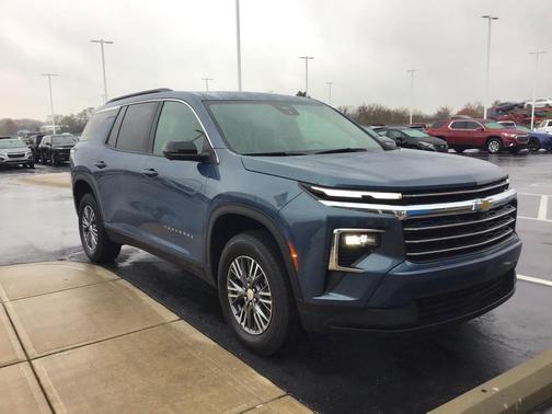 2024 Chevrolet Traverse LT