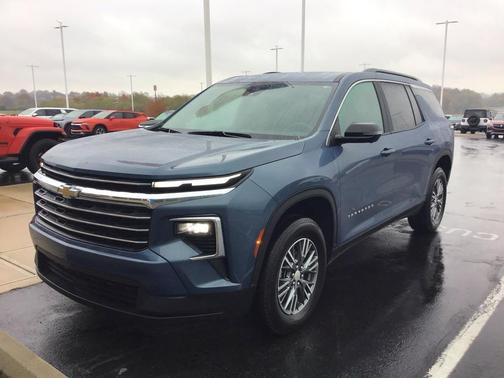 2024 Chevrolet Traverse LT