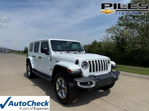 Bright White Clearcoat 2021 Jeep Wrangler Unlimited Sahara