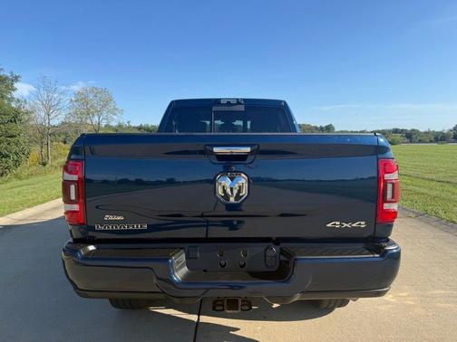 Patriot Blue Pearlcoat 2022 RAM 2500 Laramie