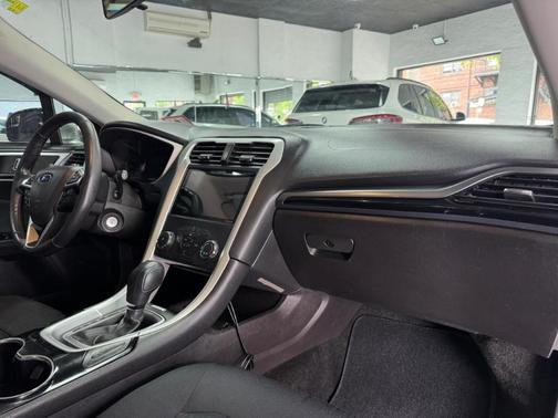 Silver 2016 Ford Fusion SE