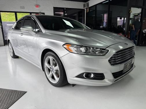 Silver 2016 Ford Fusion SE
