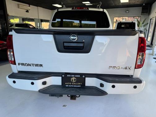 Glacier White 2021 Nissan Frontier PRO-4X