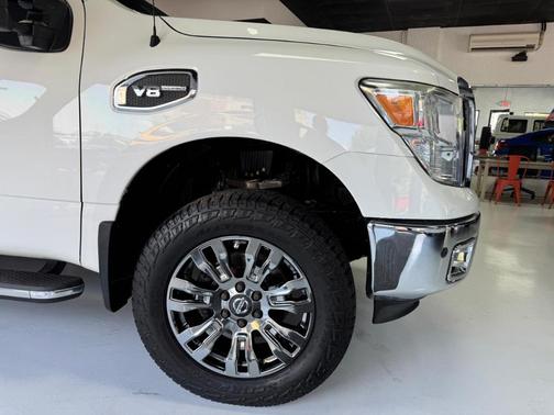 Glacier White 2017 Nissan Titan SV