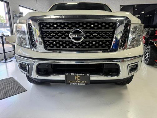 Glacier White 2017 Nissan Titan SV