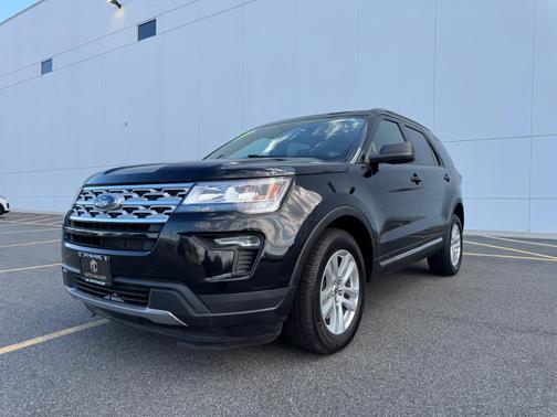 Black 2019 Ford Explorer XLT