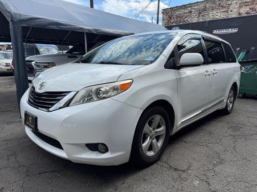 White 2015 Toyota Sienna LE