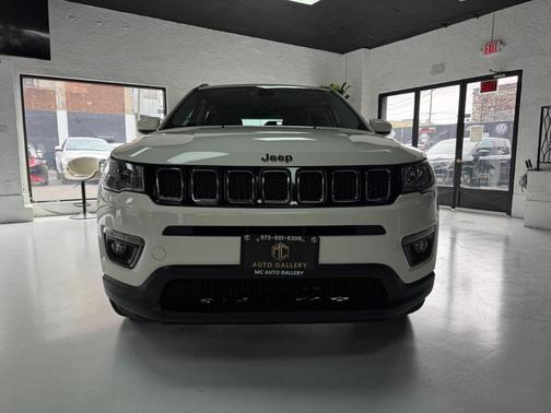 White 2018 Jeep Compass Latitude