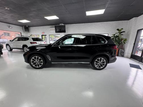Black 2021 BMW X5 sDrive40i