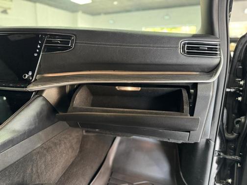 Black 2022 Jeep Wagoneer Series III