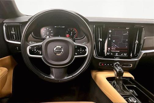 2020 Volvo V90 Cross Country T6