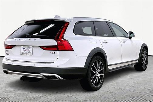 2020 Volvo V90 Cross Country T6