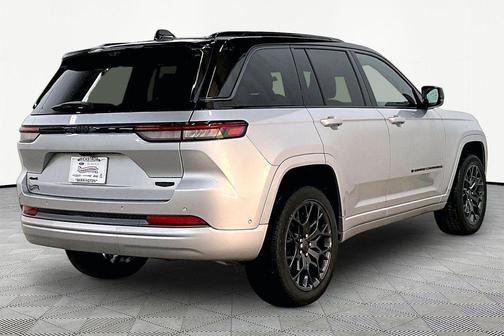 2026 Jeep Grand Cherokee Summit